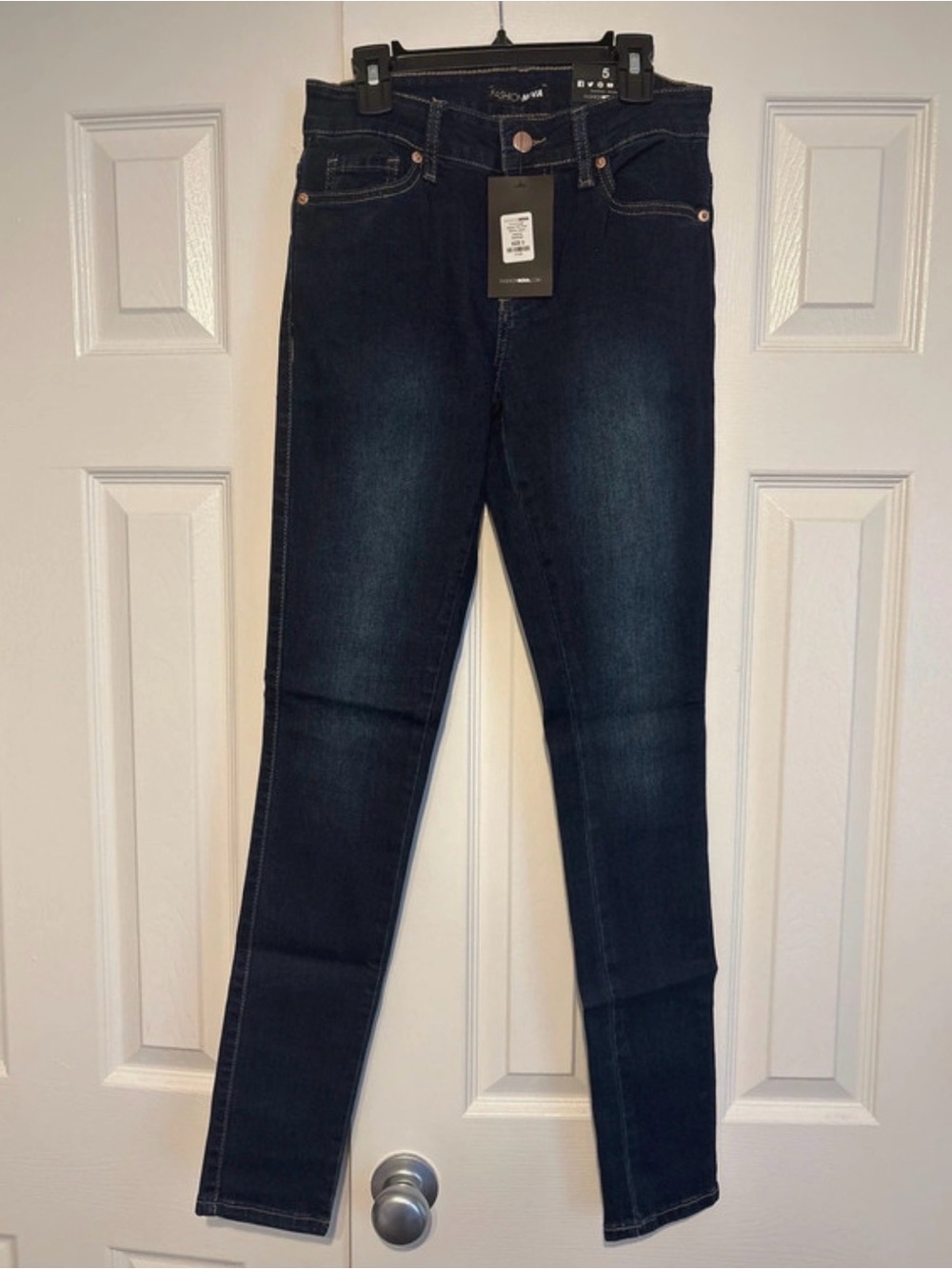 Dark Wash Slim Fit Women’s Jeans - Fashion Nova